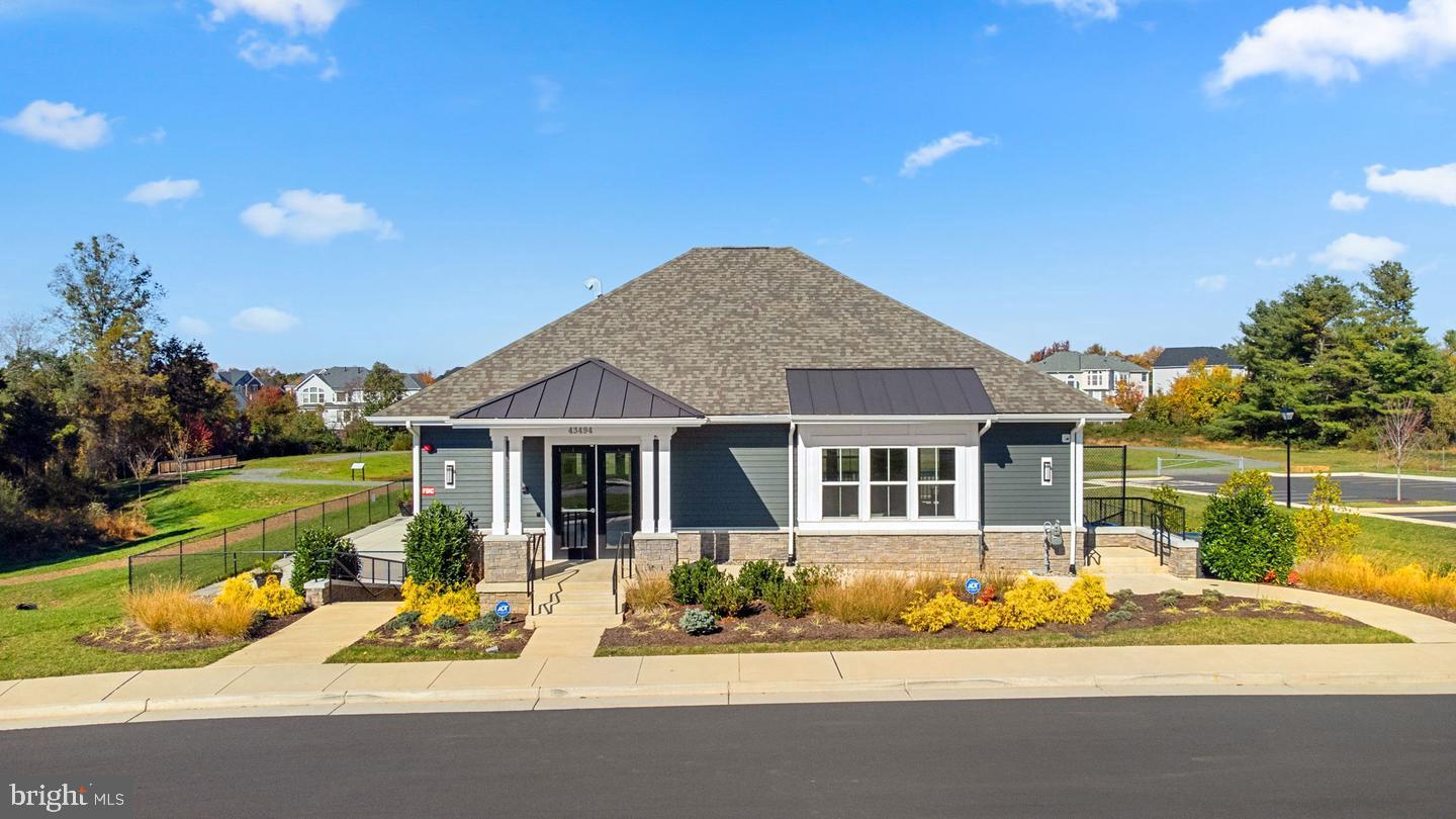 43441 BETTYS FARM DR, CHANTILLY, Virginia 20152, 4 Bedrooms Bedrooms, ,3 BathroomsBathrooms,Residential,For sale,43441 BETTYS FARM DR,VALO2099476 MLS # VALO2099476
