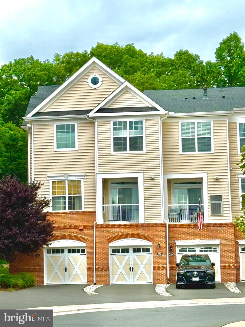 23245 MILLTOWN KNOLL SQ #103, ASHBURN, Virginia 20148, 2 Bedrooms Bedrooms, ,2 BathroomsBathrooms,Residential,For sale,23245 MILLTOWN KNOLL SQ #103,VALO2099574 MLS # VALO2099574