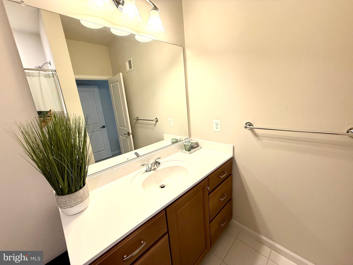 23245 MILLTOWN KNOLL SQ #103, ASHBURN, Virginia 20148, 2 Bedrooms Bedrooms, ,2 BathroomsBathrooms,Residential,For sale,23245 MILLTOWN KNOLL SQ #103,VALO2099574 MLS # VALO2099574
