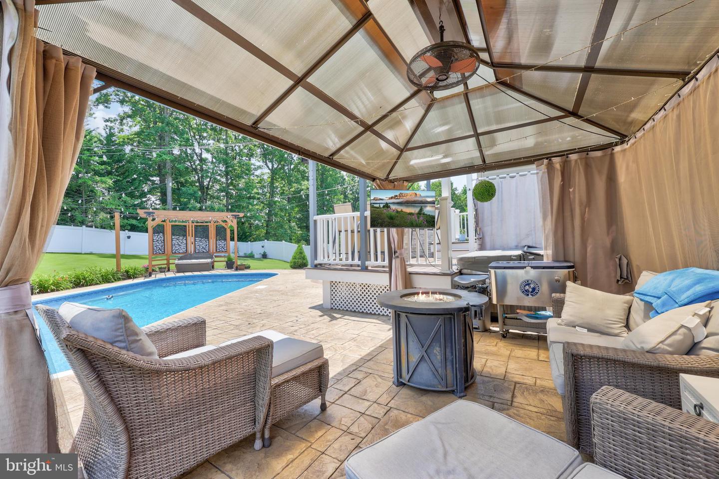 24 SUTTER DR, FREDERICKSBURG, Virginia 22405, 5 Bedrooms Bedrooms, ,4 BathroomsBathrooms,Residential,For sale,24 SUTTER DR,VAST2039800 MLS # VAST2039800