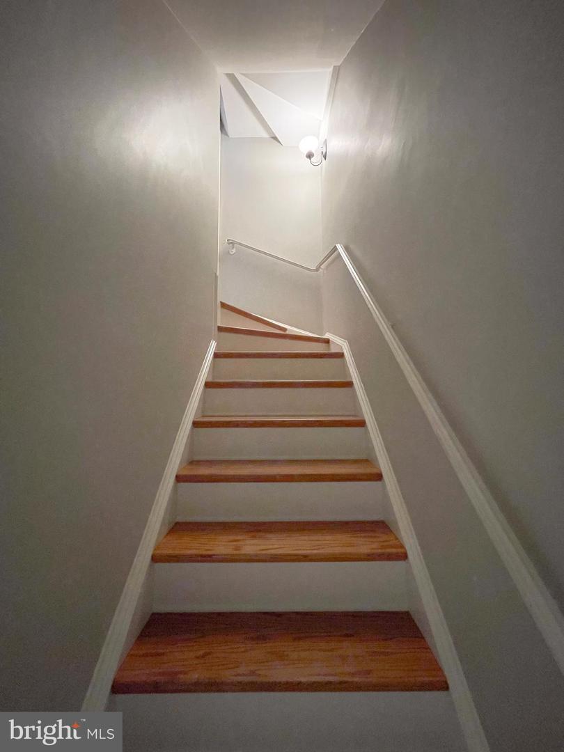 8259 CEDAR LANDING CT, ALEXANDRIA, Virginia 22306, 4 Bedrooms Bedrooms, ,3 BathroomsBathrooms,Residential,For sale,8259 CEDAR LANDING CT,VAFX2247390 MLS # VAFX2247390