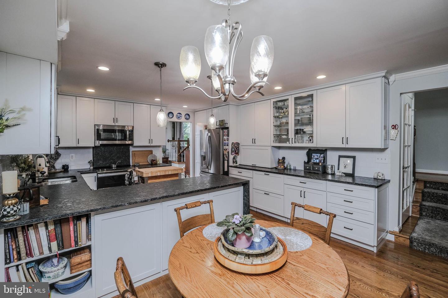 12853 VALLEYWOOD DR, WOODBRIDGE, Virginia 22192, 5 Bedrooms Bedrooms, ,3 BathroomsBathrooms,Residential,For sale,12853 VALLEYWOOD DR,VAPW2097034 MLS # VAPW2097034