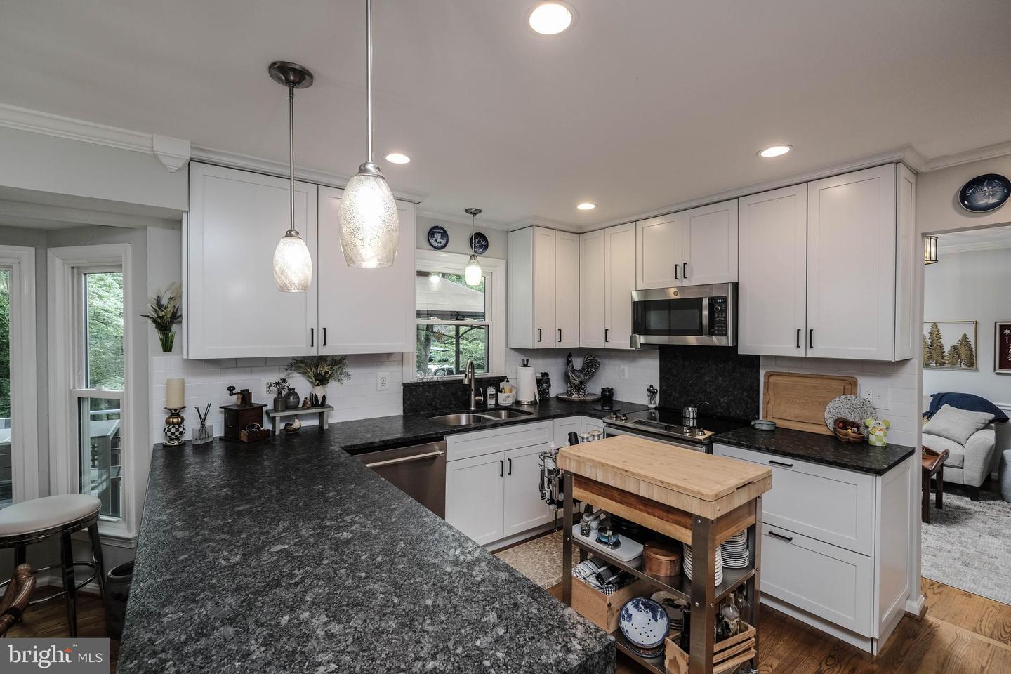 12853 VALLEYWOOD DR, WOODBRIDGE, Virginia 22192, 5 Bedrooms Bedrooms, ,3 BathroomsBathrooms,Residential,For sale,12853 VALLEYWOOD DR,VAPW2097034 MLS # VAPW2097034