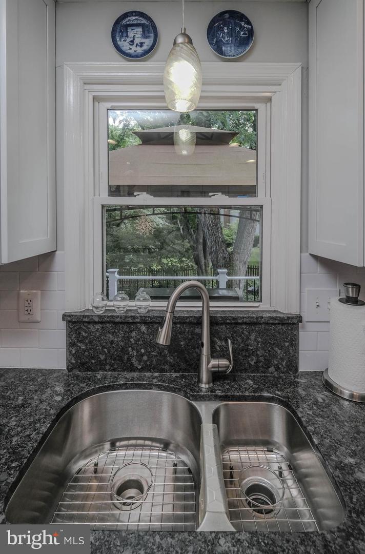 12853 VALLEYWOOD DR, WOODBRIDGE, Virginia 22192, 5 Bedrooms Bedrooms, ,3 BathroomsBathrooms,Residential,For sale,12853 VALLEYWOOD DR,VAPW2097034 MLS # VAPW2097034