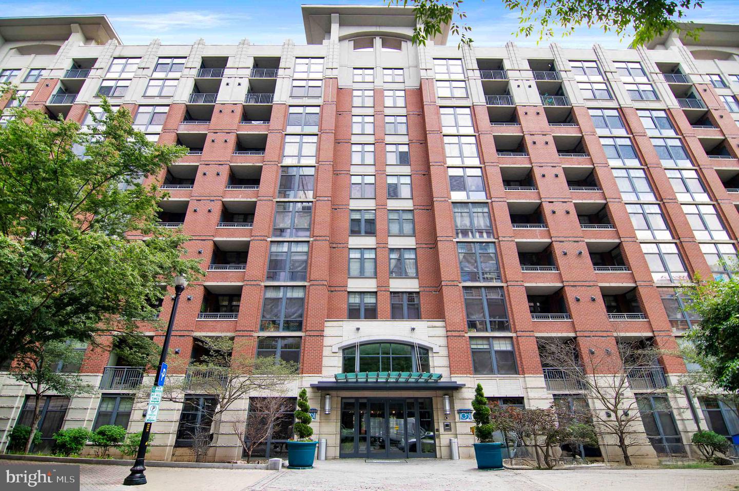 1021 N GARFIELD ST #109, ARLINGTON, Virginia 22201, 3 Bedrooms Bedrooms, ,2 BathroomsBathrooms,Residential,For sale,1021 N GARFIELD ST #109,VAAR2059256 MLS # VAAR2059256