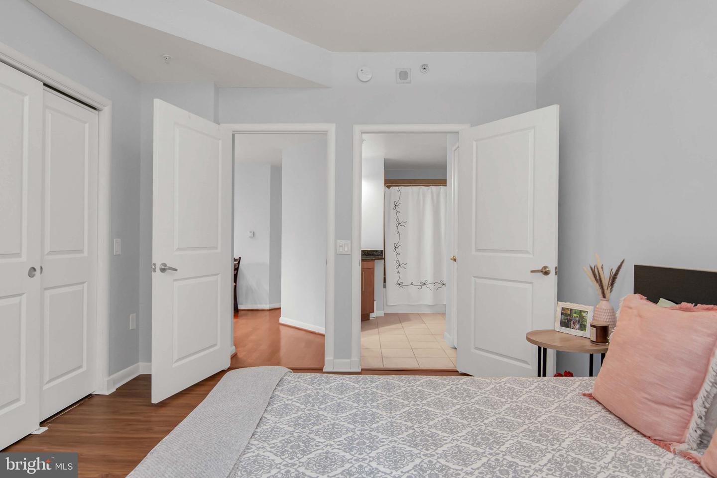 1021 N GARFIELD ST #109, ARLINGTON, Virginia 22201, 3 Bedrooms Bedrooms, ,2 BathroomsBathrooms,Residential,For sale,1021 N GARFIELD ST #109,VAAR2059256 MLS # VAAR2059256