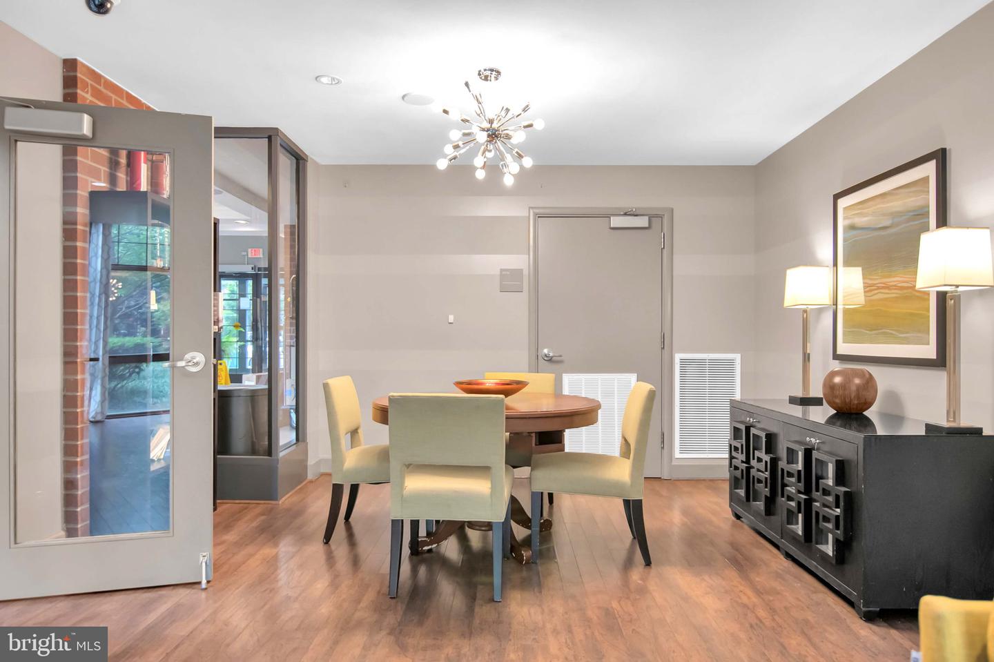 1021 N GARFIELD ST #109, ARLINGTON, Virginia 22201, 3 Bedrooms Bedrooms, ,2 BathroomsBathrooms,Residential,For sale,1021 N GARFIELD ST #109,VAAR2059256 MLS # VAAR2059256