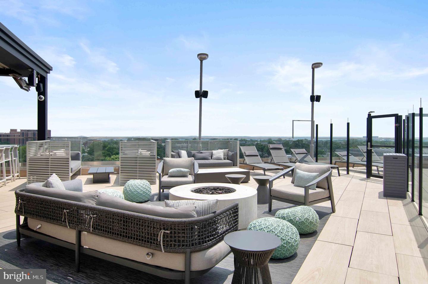 1021 N GARFIELD ST #109, ARLINGTON, Virginia 22201, 3 Bedrooms Bedrooms, ,2 BathroomsBathrooms,Residential,For sale,1021 N GARFIELD ST #109,VAAR2059256 MLS # VAAR2059256