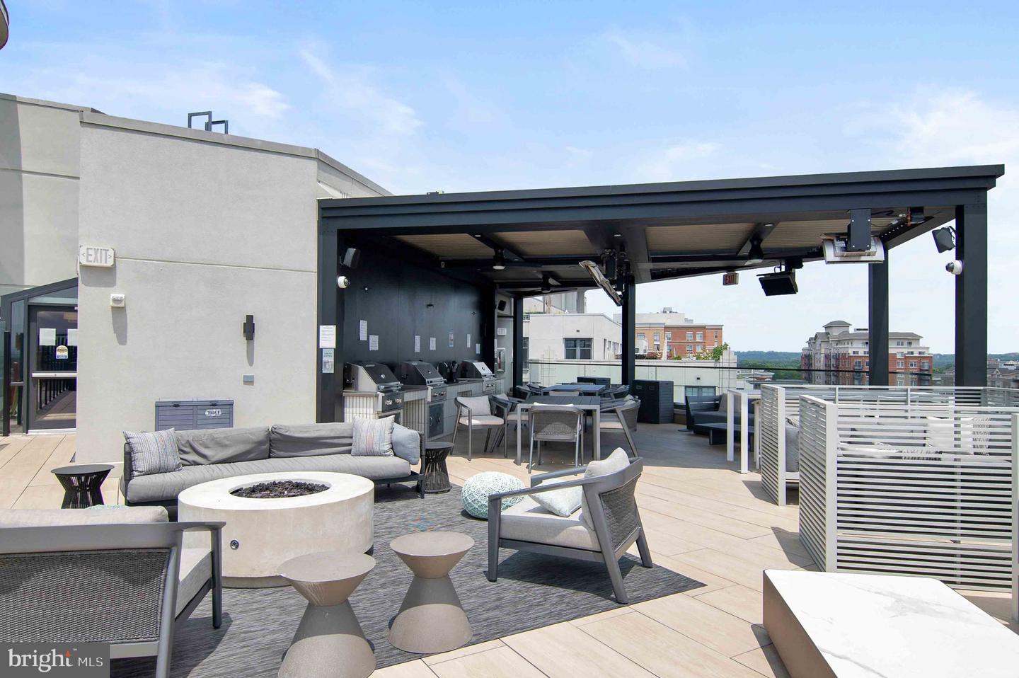 1021 N GARFIELD ST #109, ARLINGTON, Virginia 22201, 3 Bedrooms Bedrooms, ,2 BathroomsBathrooms,Residential,For sale,1021 N GARFIELD ST #109,VAAR2059256 MLS # VAAR2059256
