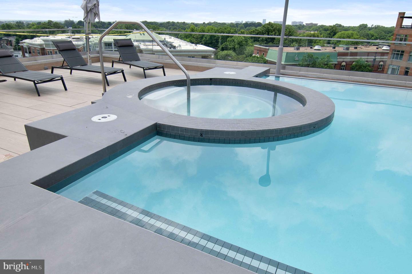1021 N GARFIELD ST #109, ARLINGTON, Virginia 22201, 3 Bedrooms Bedrooms, ,2 BathroomsBathrooms,Residential,For sale,1021 N GARFIELD ST #109,VAAR2059256 MLS # VAAR2059256