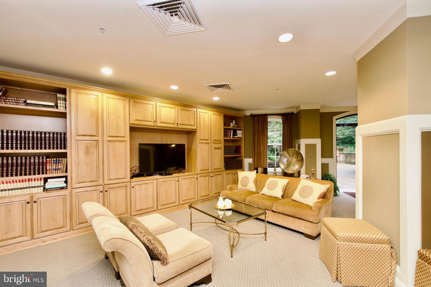 1781 CHAIN BRIDGE RD #302, MCLEAN, Virginia 22102, 2 Bedrooms Bedrooms, ,2 BathroomsBathrooms,Residential,For sale,1781 CHAIN BRIDGE RD #302,VAFX2247406 MLS # VAFX2247406