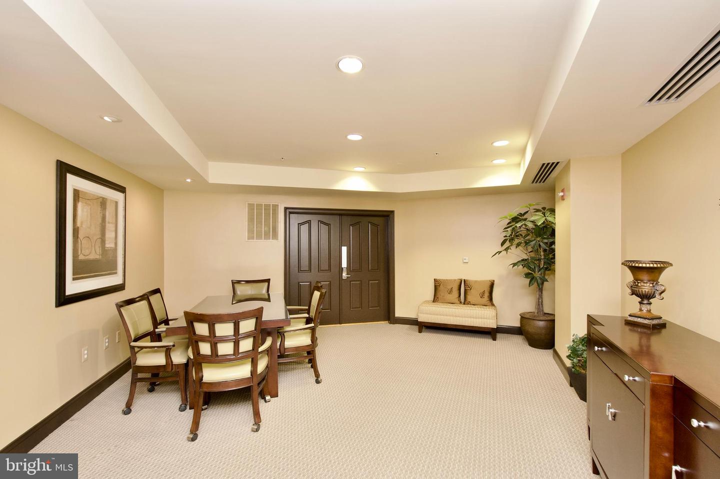 1781 CHAIN BRIDGE RD #302, MCLEAN, Virginia 22102, 2 Bedrooms Bedrooms, ,2 BathroomsBathrooms,Residential,For sale,1781 CHAIN BRIDGE RD #302,VAFX2247406 MLS # VAFX2247406