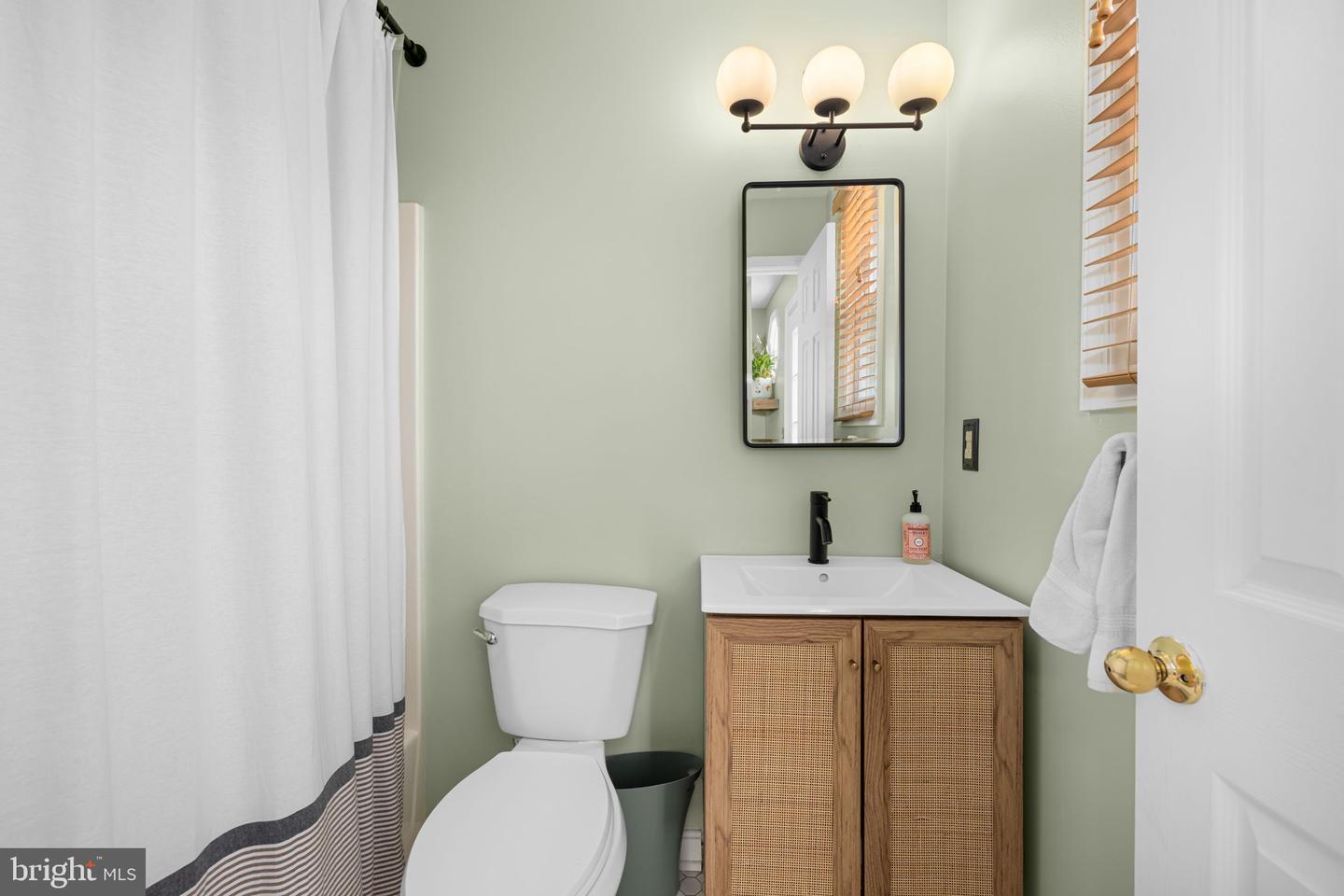 307 E BELLEFONTE AVE, ALEXANDRIA, Virginia 22301, 3 Bedrooms Bedrooms, ,2 BathroomsBathrooms,Residential,For sale,307 E BELLEFONTE AVE,VAAX2046510 MLS # VAAX2046510