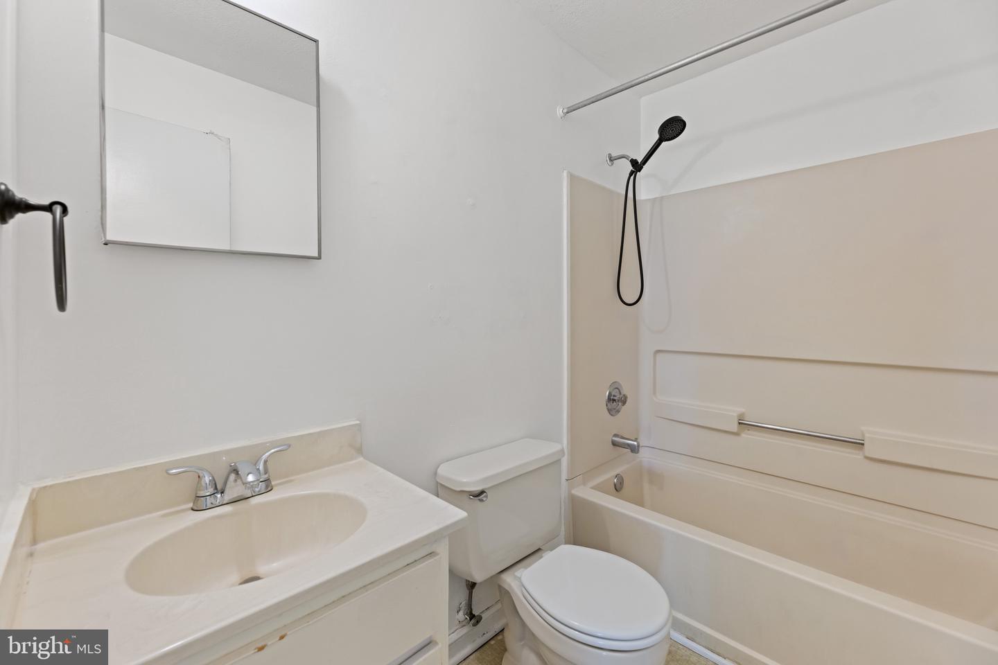 130 OAK VIEW DR SE, LEESBURG, Virginia 20175, 3 Bedrooms Bedrooms, ,3 BathroomsBathrooms,Residential,For sale,130 OAK VIEW DR SE,VALO2099626 MLS # VALO2099626