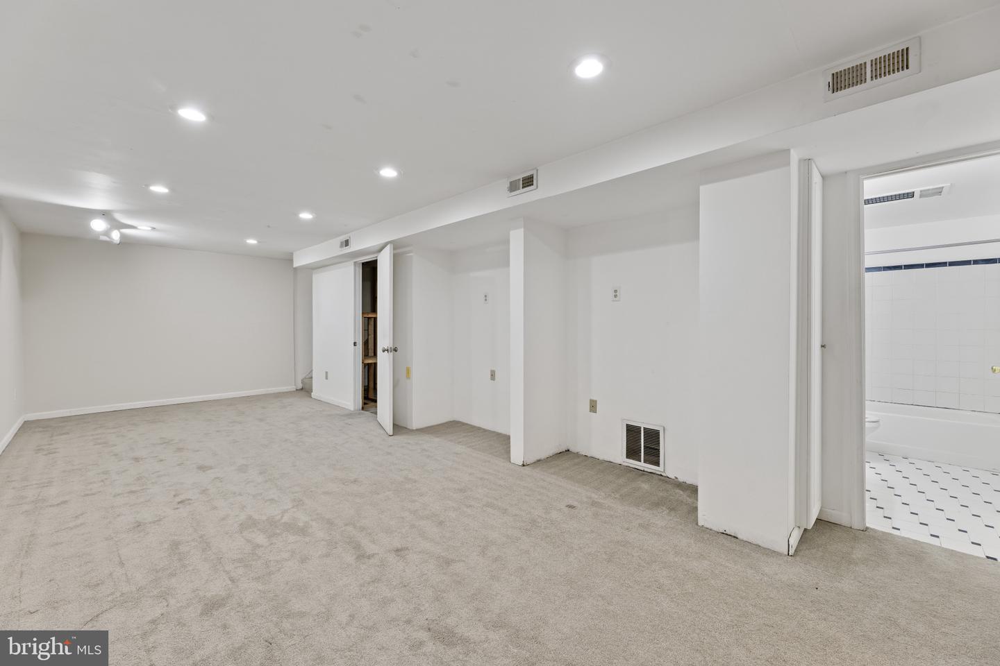 130 OAK VIEW DR SE, LEESBURG, Virginia 20175, 3 Bedrooms Bedrooms, ,3 BathroomsBathrooms,Residential,For sale,130 OAK VIEW DR SE,VALO2099626 MLS # VALO2099626