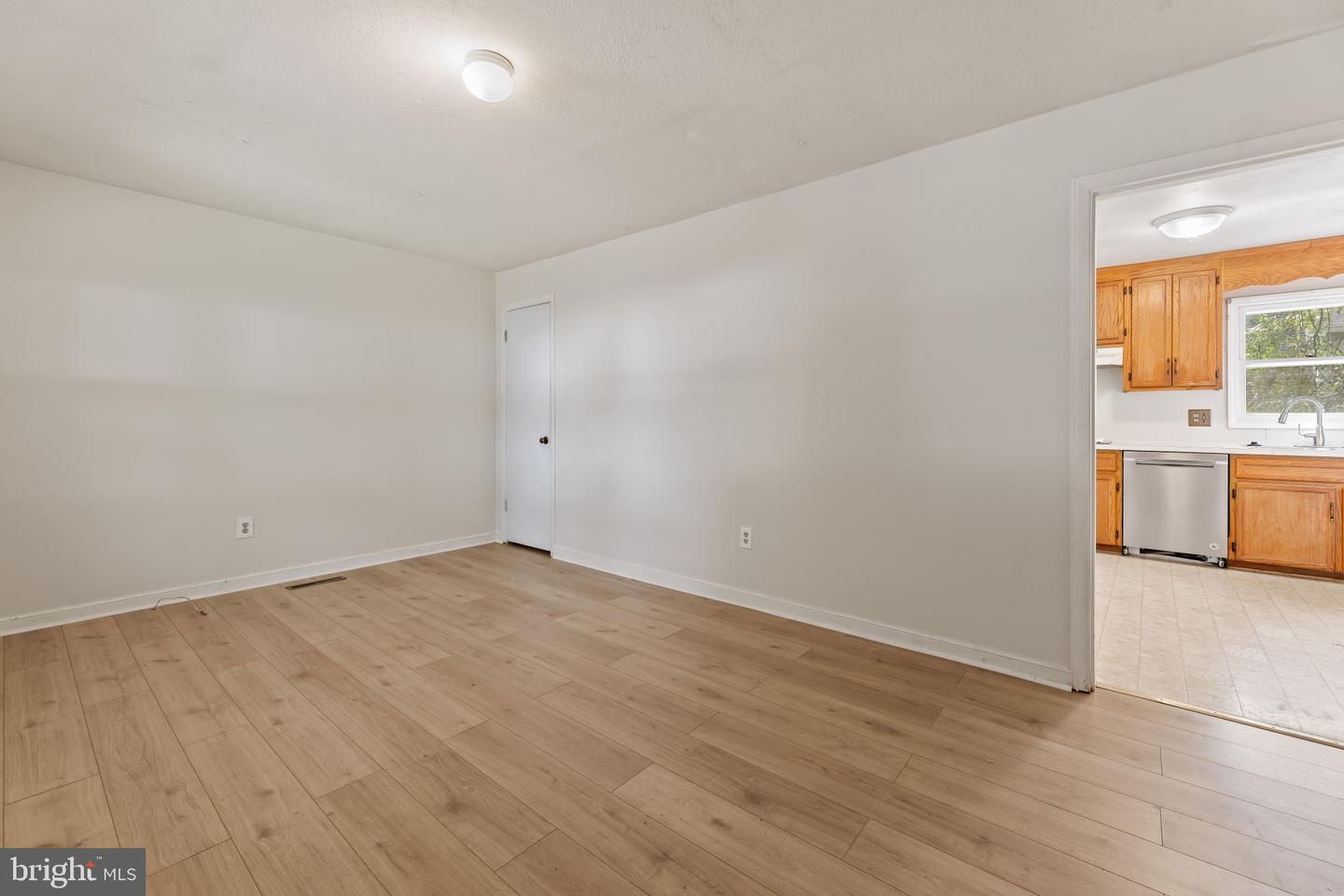 130 OAK VIEW DR SE, LEESBURG, Virginia 20175, 3 Bedrooms Bedrooms, ,3 BathroomsBathrooms,Residential,For sale,130 OAK VIEW DR SE,VALO2099626 MLS # VALO2099626