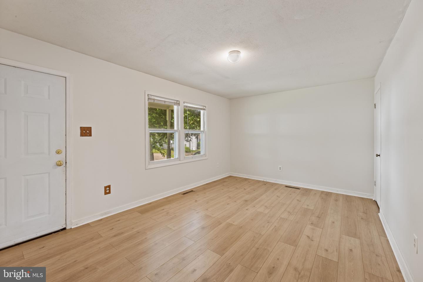 130 OAK VIEW DR SE, LEESBURG, Virginia 20175, 3 Bedrooms Bedrooms, ,3 BathroomsBathrooms,Residential,For sale,130 OAK VIEW DR SE,VALO2099626 MLS # VALO2099626