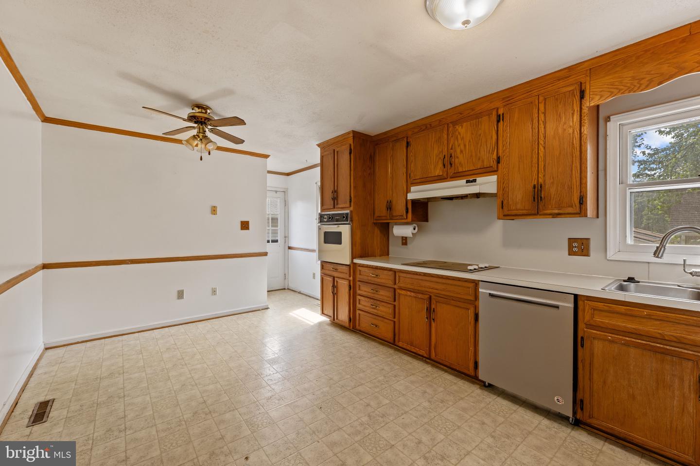 130 OAK VIEW DR SE, LEESBURG, Virginia 20175, 3 Bedrooms Bedrooms, ,3 BathroomsBathrooms,Residential,For sale,130 OAK VIEW DR SE,VALO2099626 MLS # VALO2099626