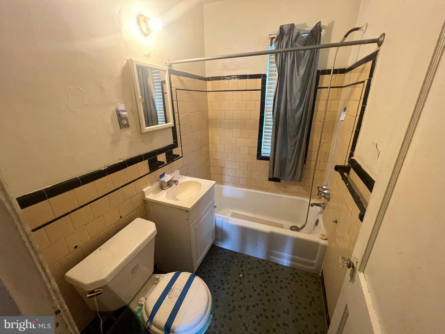 321 36TH ST NE, WASHINGTON, District Of Columbia 20019, 2 Bedrooms Bedrooms, ,1 BathroomBathrooms,Residential,For sale,321 36TH ST NE,DCDC2205956 MLS # DCDC2205956