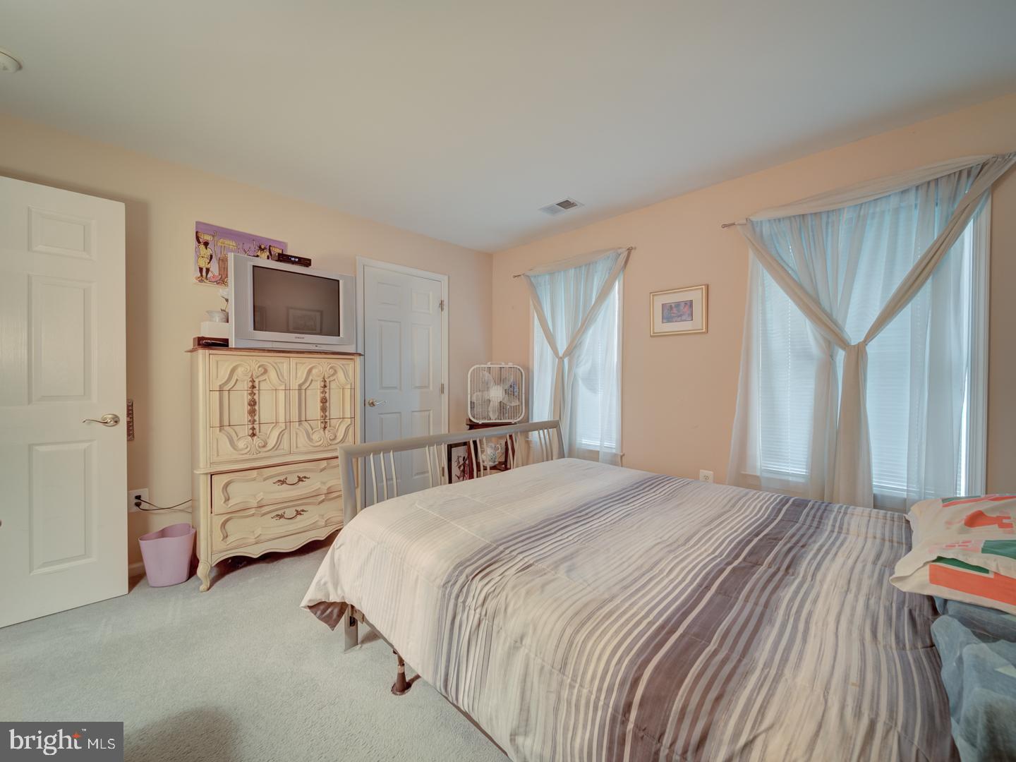 1805 EFTY CT, WOODBRIDGE, Virginia 22191, 5 Bedrooms Bedrooms, ,3 BathroomsBathrooms,Residential,For sale,1805 EFTY CT,VAPW2097110 MLS # VAPW2097110