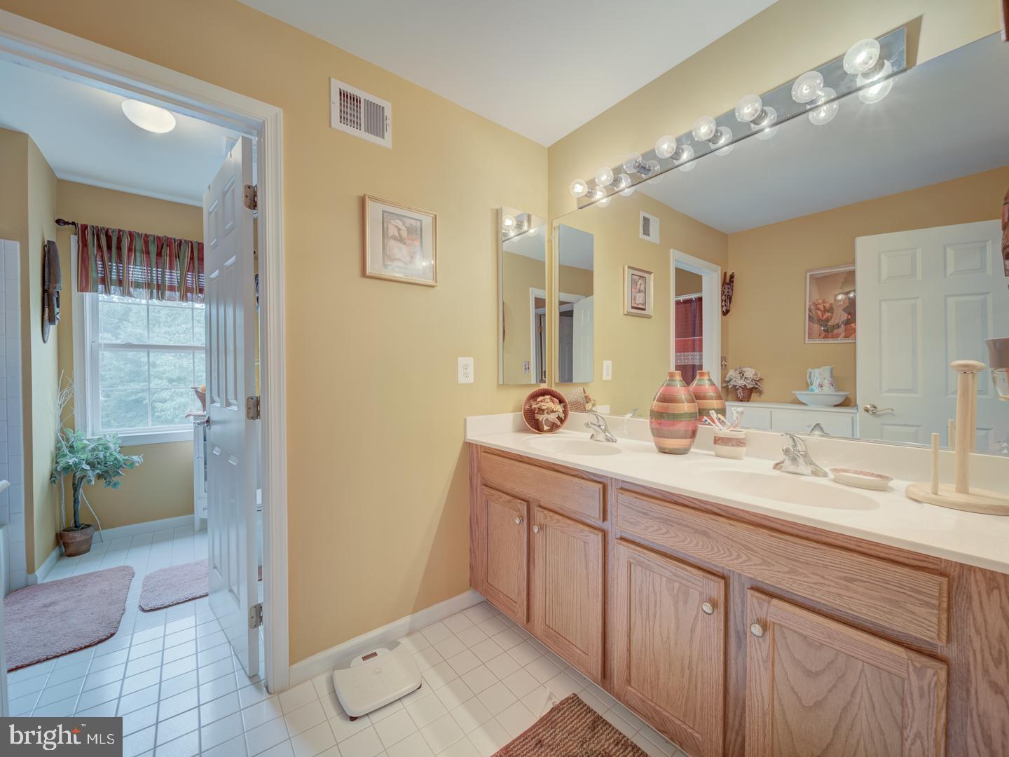 1805 EFTY CT, WOODBRIDGE, Virginia 22191, 5 Bedrooms Bedrooms, ,3 BathroomsBathrooms,Residential,For sale,1805 EFTY CT,VAPW2097110 MLS # VAPW2097110