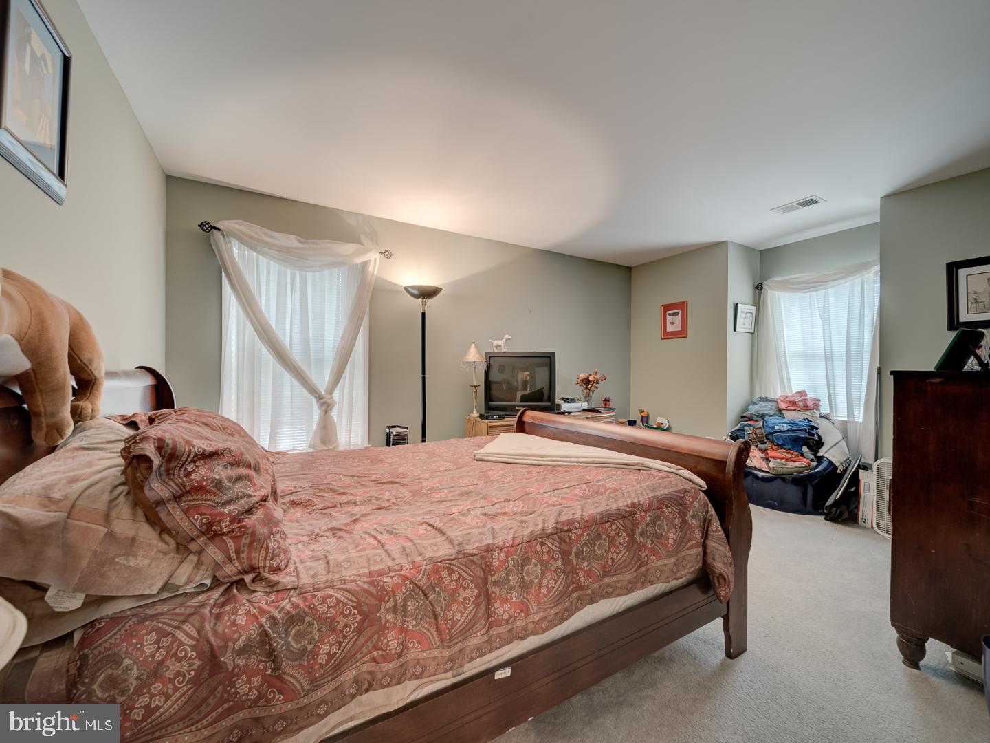 1805 EFTY CT, WOODBRIDGE, Virginia 22191, 5 Bedrooms Bedrooms, ,3 BathroomsBathrooms,Residential,For sale,1805 EFTY CT,VAPW2097110 MLS # VAPW2097110