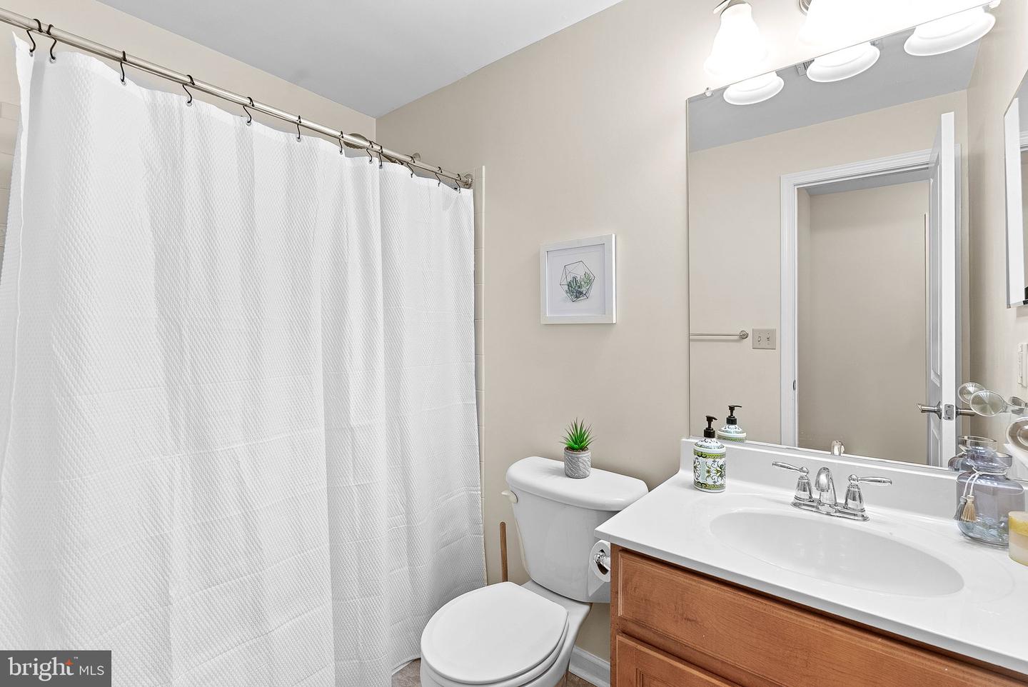 1512 MISSISSIPPI AVE SE, WASHINGTON, District Of Columbia 20032, 5 Bedrooms Bedrooms, ,3 BathroomsBathrooms,Residential,For sale,1512 MISSISSIPPI AVE SE,DCDC2205966 MLS # DCDC2205966