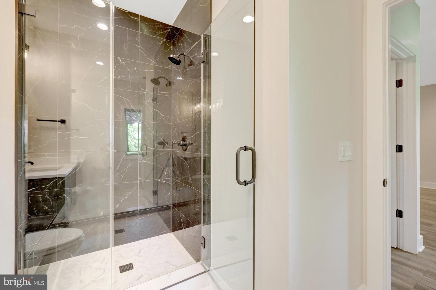 1710 FAIRVIEW AVE, MCLEAN, Virginia 22101, 6 Bedrooms Bedrooms, ,6 BathroomsBathrooms,Residential,For sale,1710 FAIRVIEW AVE,VAFX2247770 MLS # VAFX2247770