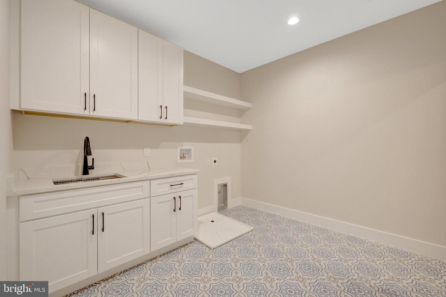1710 FAIRVIEW AVE, MCLEAN, Virginia 22101, 6 Bedrooms Bedrooms, ,6 BathroomsBathrooms,Residential,For sale,1710 FAIRVIEW AVE,VAFX2247770 MLS # VAFX2247770