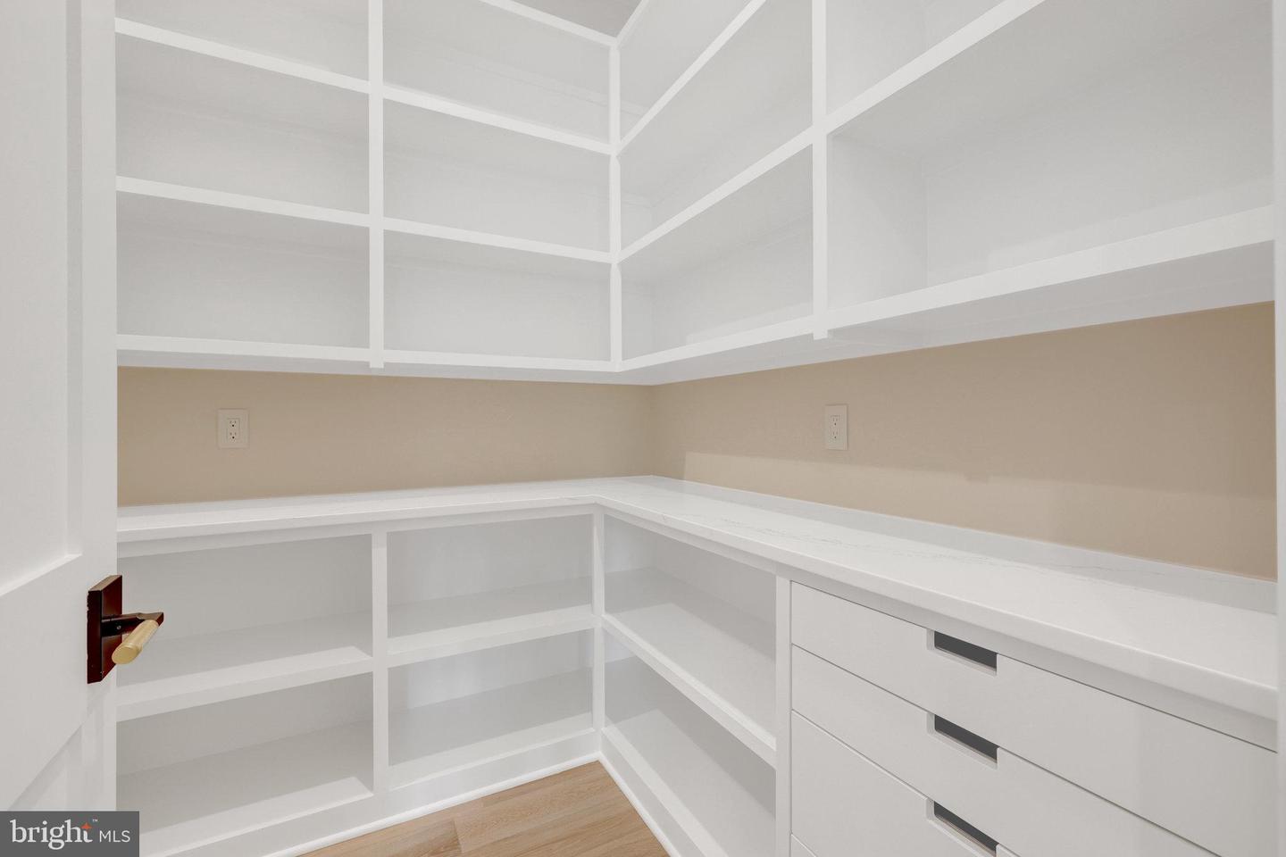 1710 FAIRVIEW AVE, MCLEAN, Virginia 22101, 6 Bedrooms Bedrooms, ,6 BathroomsBathrooms,Residential,For sale,1710 FAIRVIEW AVE,VAFX2247770 MLS # VAFX2247770