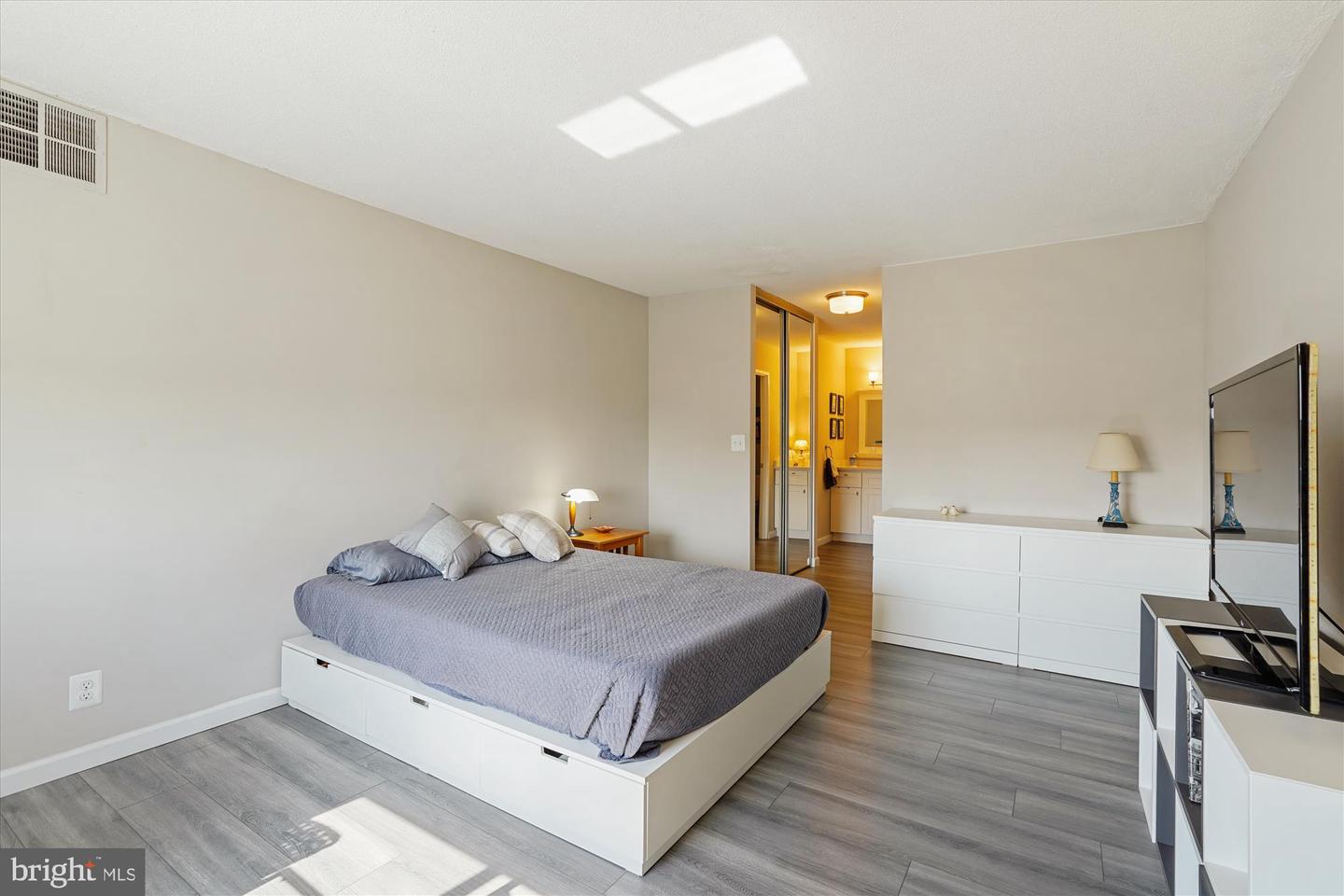 8370 GREENSBORO DR #1011, MCLEAN, Virginia 22102, 2 Bedrooms Bedrooms, ,2 BathroomsBathrooms,Residential,For sale,8370 GREENSBORO DR #1011,VAFX2247674 MLS # VAFX2247674