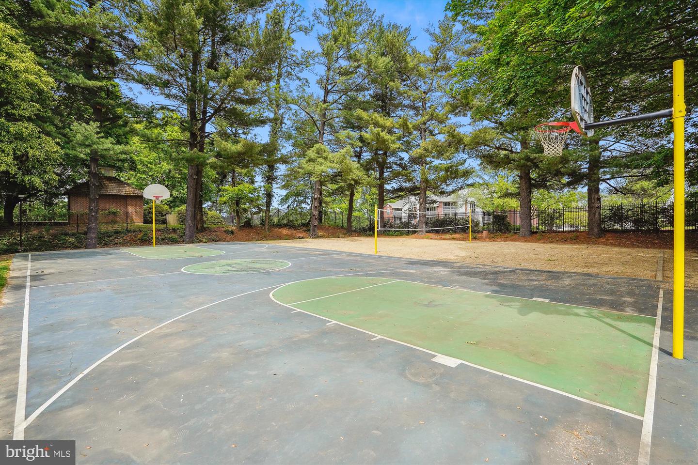 8370 GREENSBORO DR #1011, MCLEAN, Virginia 22102, 2 Bedrooms Bedrooms, ,2 BathroomsBathrooms,Residential,For sale,8370 GREENSBORO DR #1011,VAFX2247674 MLS # VAFX2247674