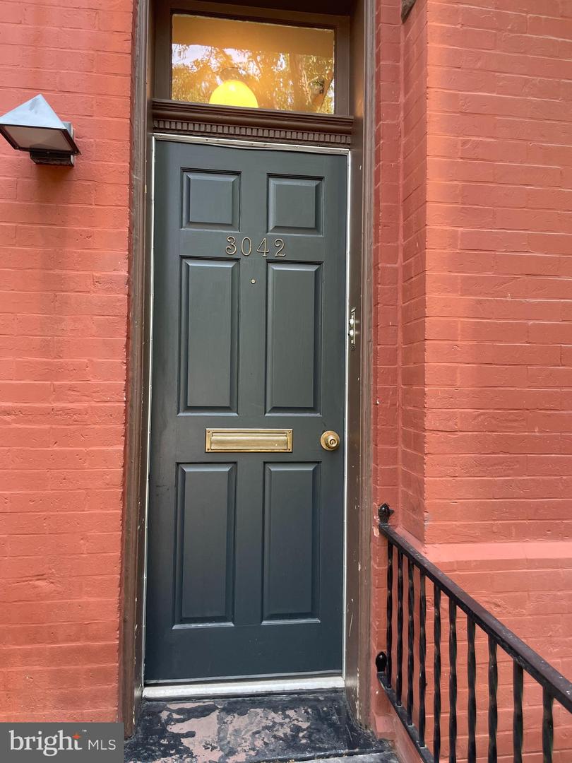 3042 R ST NW #2, WASHINGTON, District Of Columbia 20007, 2 Bedrooms Bedrooms, ,1 BathroomBathrooms,Residential,For sale,3042 R ST NW #2,DCDC2205996 MLS # DCDC2205996