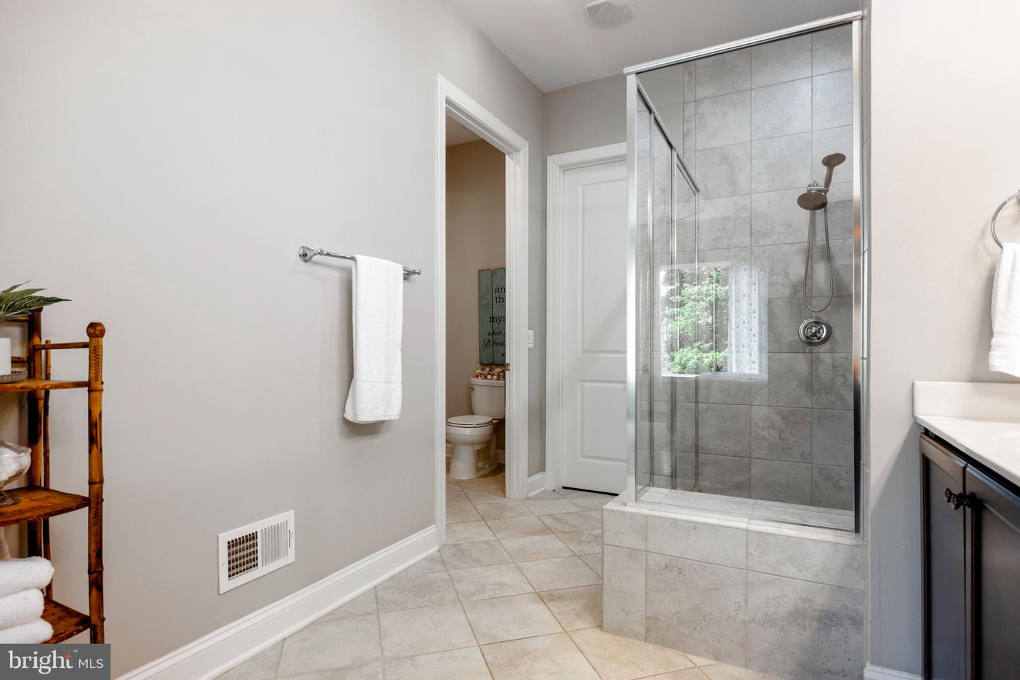 125 TOWHEE DR, LAKE FREDERICK, Virginia 22630, 4 Bedrooms Bedrooms, ,3 BathroomsBathrooms,Residential,For sale,125 TOWHEE DR,VAFV2034940 MLS # VAFV2034940