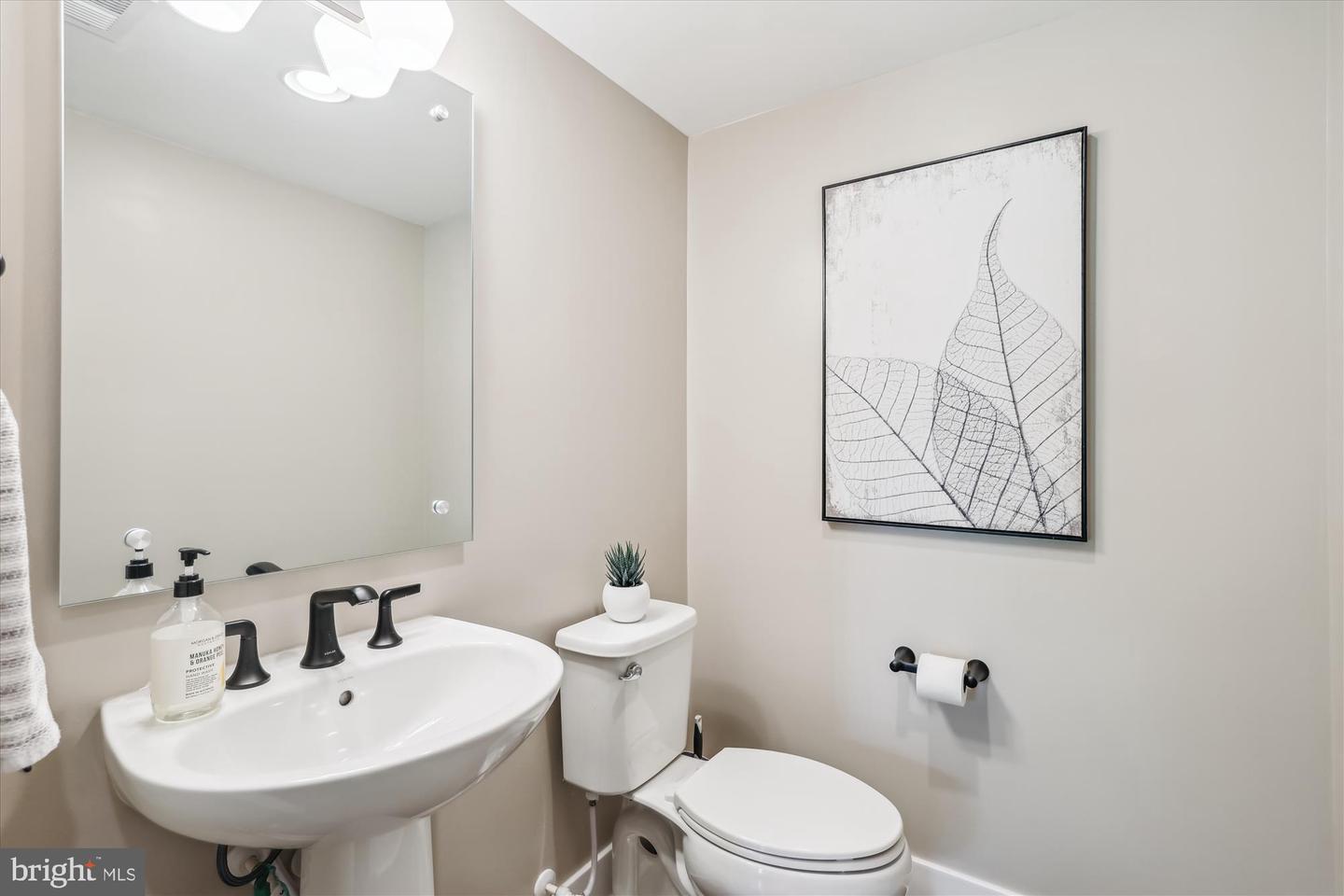 3538 SUTTON HEIGHTS CIR, FAIRFAX, Virginia 22031, 3 Bedrooms Bedrooms, ,3 BathroomsBathrooms,Residential,For sale,3538 SUTTON HEIGHTS CIR,VAFC2006478 MLS # VAFC2006478