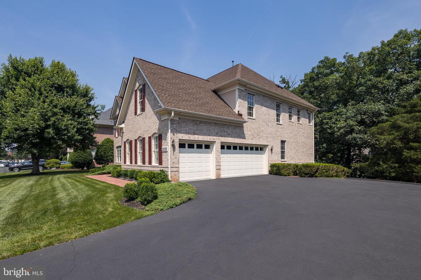 18256 SHINNIECOCK HILLS PL, LEESBURG, Virginia 20176, 6 Bedrooms Bedrooms, ,4 BathroomsBathrooms,Residential,For sale,18256 SHINNIECOCK HILLS PL,VALO2099718 MLS # VALO2099718