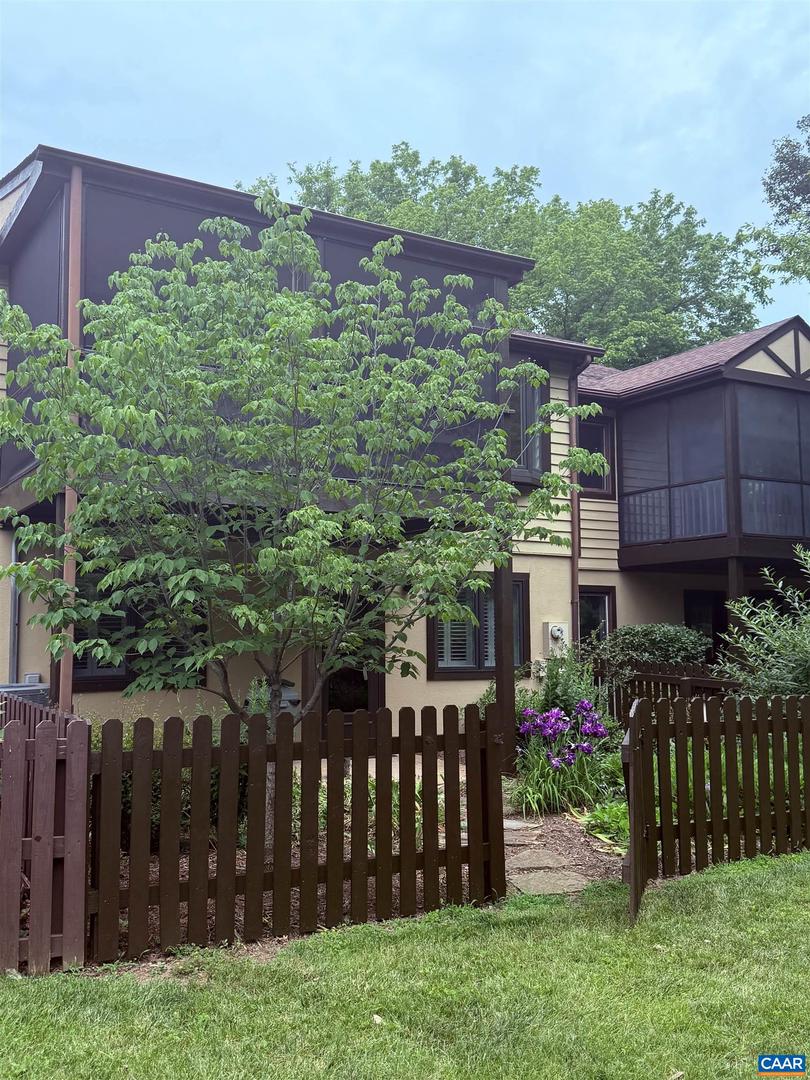 1303 BRANCHLANDS DR, CHARLOTTESVILLE, Virginia 22901, 3 Bedrooms Bedrooms, ,3 BathroomsBathrooms,Residential,For sale,1303 BRANCHLANDS DR,665795 MLS # 665795