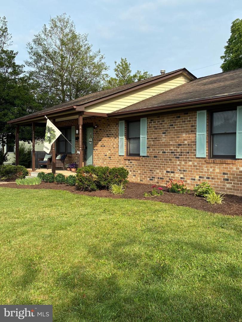 817 MAPLE AVE, WAYNESBORO, Virginia 22980, 3 Bedrooms Bedrooms, ,2 BathroomsBathrooms,Residential,For sale,817 MAPLE AVE,VAWB2000176 MLS # VAWB2000176
