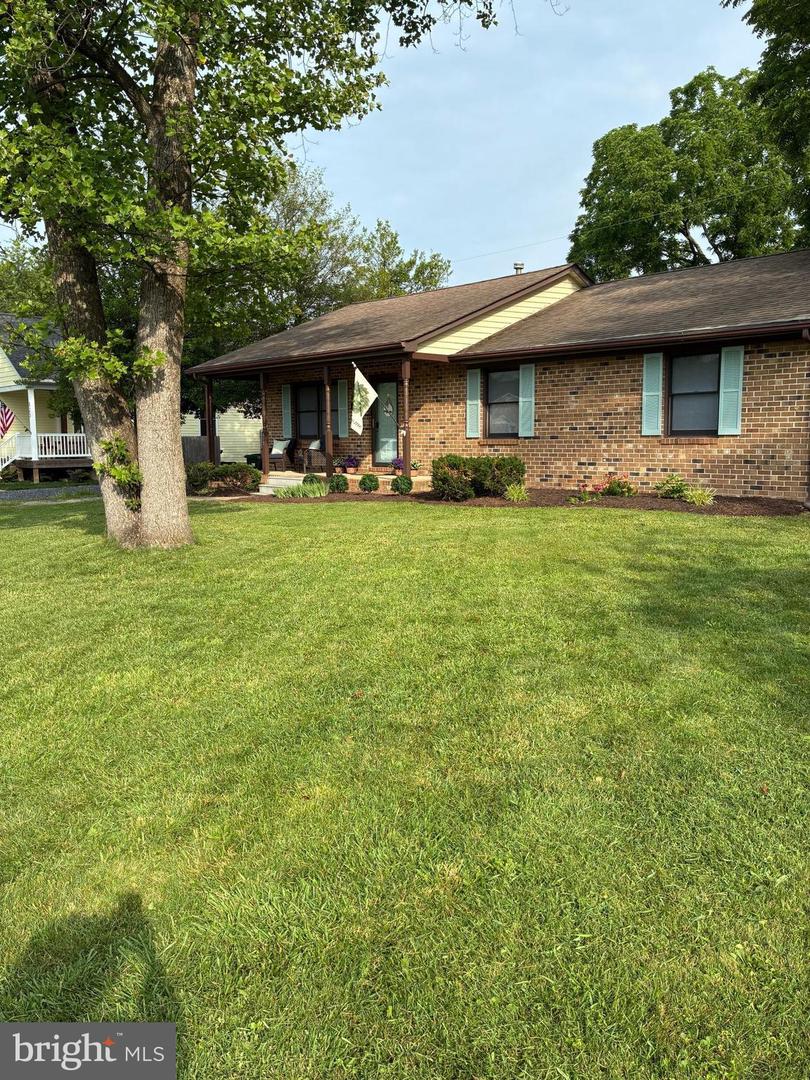 817 MAPLE AVE, WAYNESBORO, Virginia 22980, 3 Bedrooms Bedrooms, ,2 BathroomsBathrooms,Residential,For sale,817 MAPLE AVE,VAWB2000176 MLS # VAWB2000176
