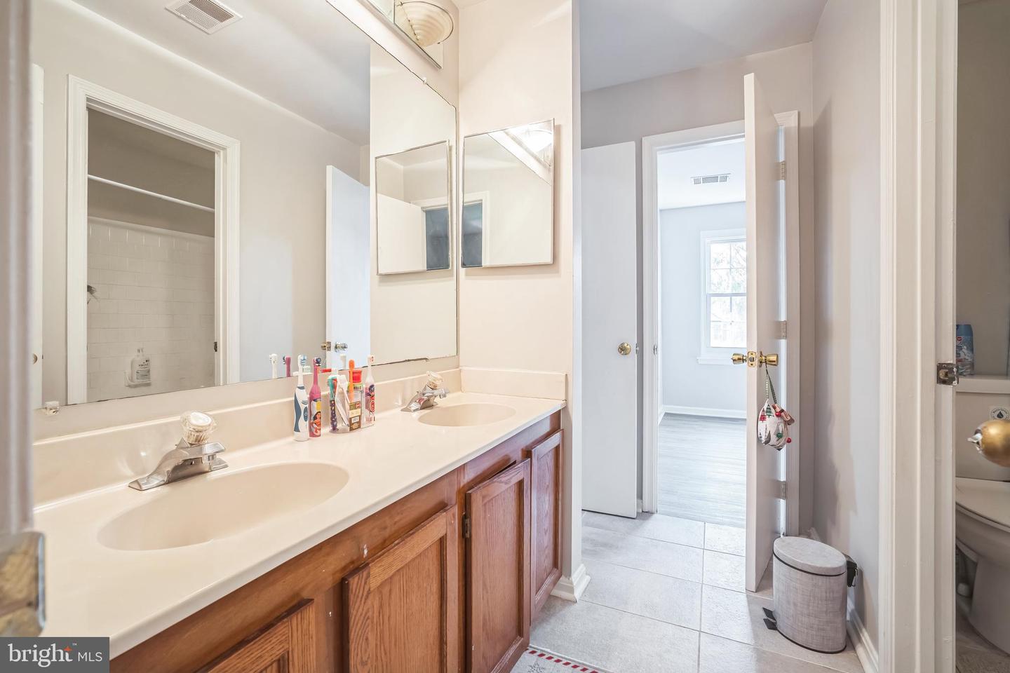 15198 WENTWOOD LN, WOODBRIDGE, Virginia 22191, 4 Bedrooms Bedrooms, ,3 BathroomsBathrooms,Residential,For sale,15198 WENTWOOD LN,VAPW2097226 MLS # VAPW2097226