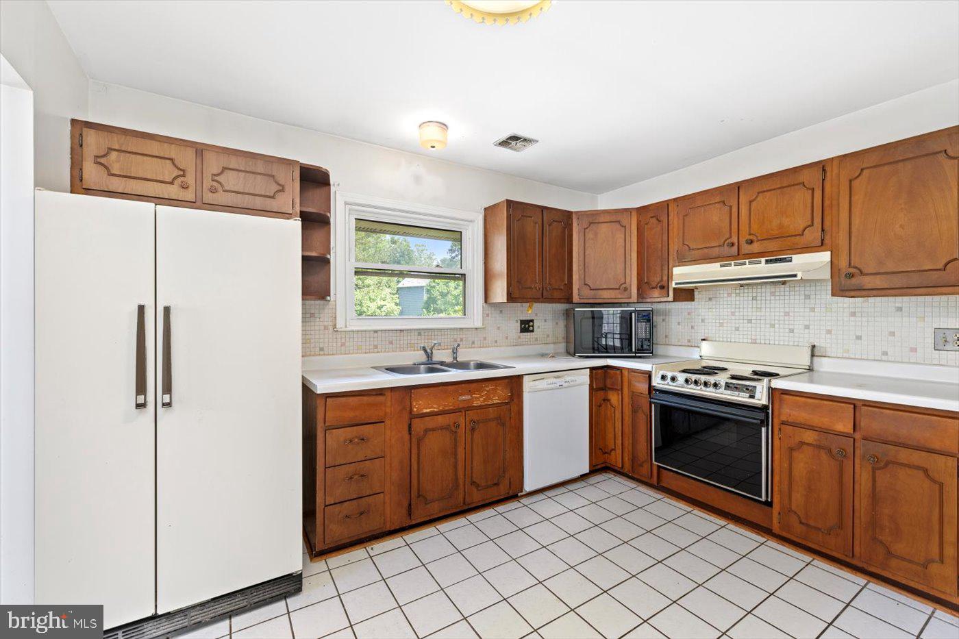 1605 N AMELIA ST, STERLING, Virginia 20164, 3 Bedrooms Bedrooms, ,3 BathroomsBathrooms,Residential,For sale,1605 N AMELIA ST,VALO2099732 MLS # VALO2099732