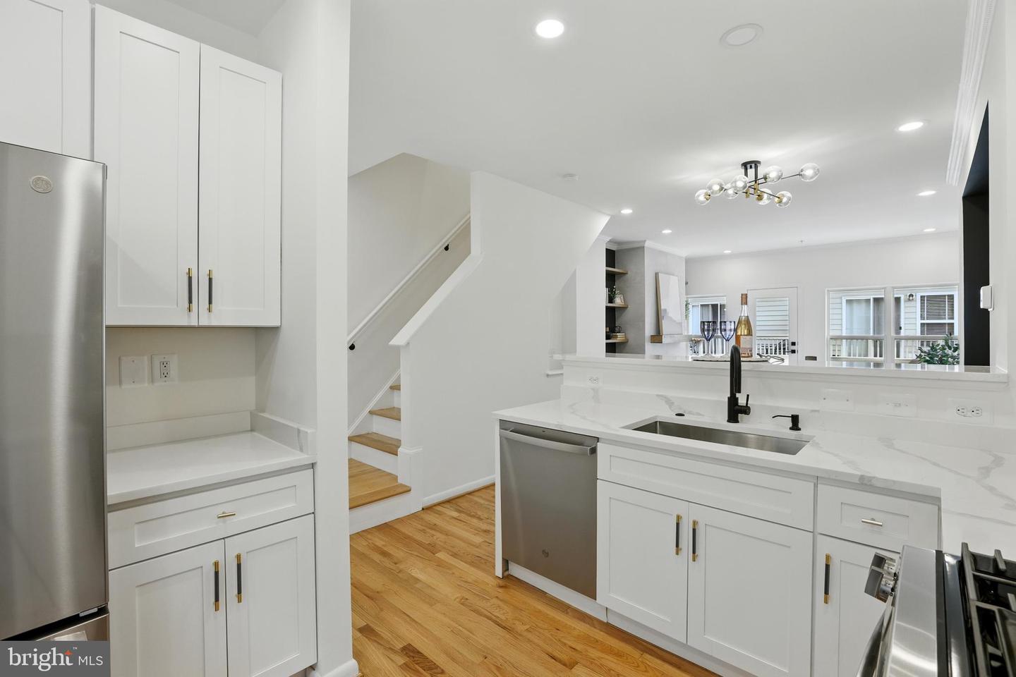 2127 12TH PL NW, WASHINGTON, District Of Columbia 20009, 3 Bedrooms Bedrooms, ,3 BathroomsBathrooms,Residential,For sale,2127 12TH PL NW,DCDC2205352 MLS # DCDC2205352