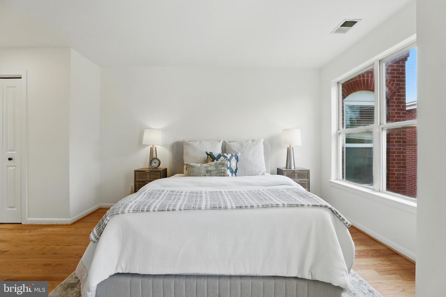 2127 12TH PL NW, WASHINGTON, District Of Columbia 20009, 3 Bedrooms Bedrooms, ,3 BathroomsBathrooms,Residential,For sale,2127 12TH PL NW,DCDC2205352 MLS # DCDC2205352