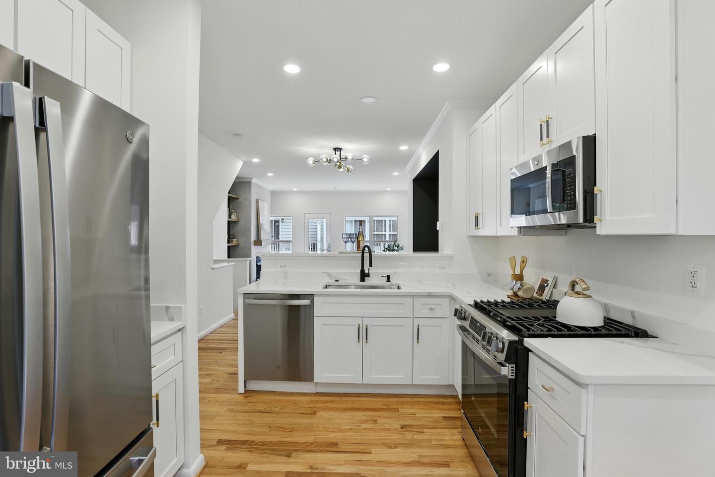 2127 12TH PL NW, WASHINGTON, District Of Columbia 20009, 3 Bedrooms Bedrooms, ,3 BathroomsBathrooms,Residential,For sale,2127 12TH PL NW,DCDC2205352 MLS # DCDC2205352