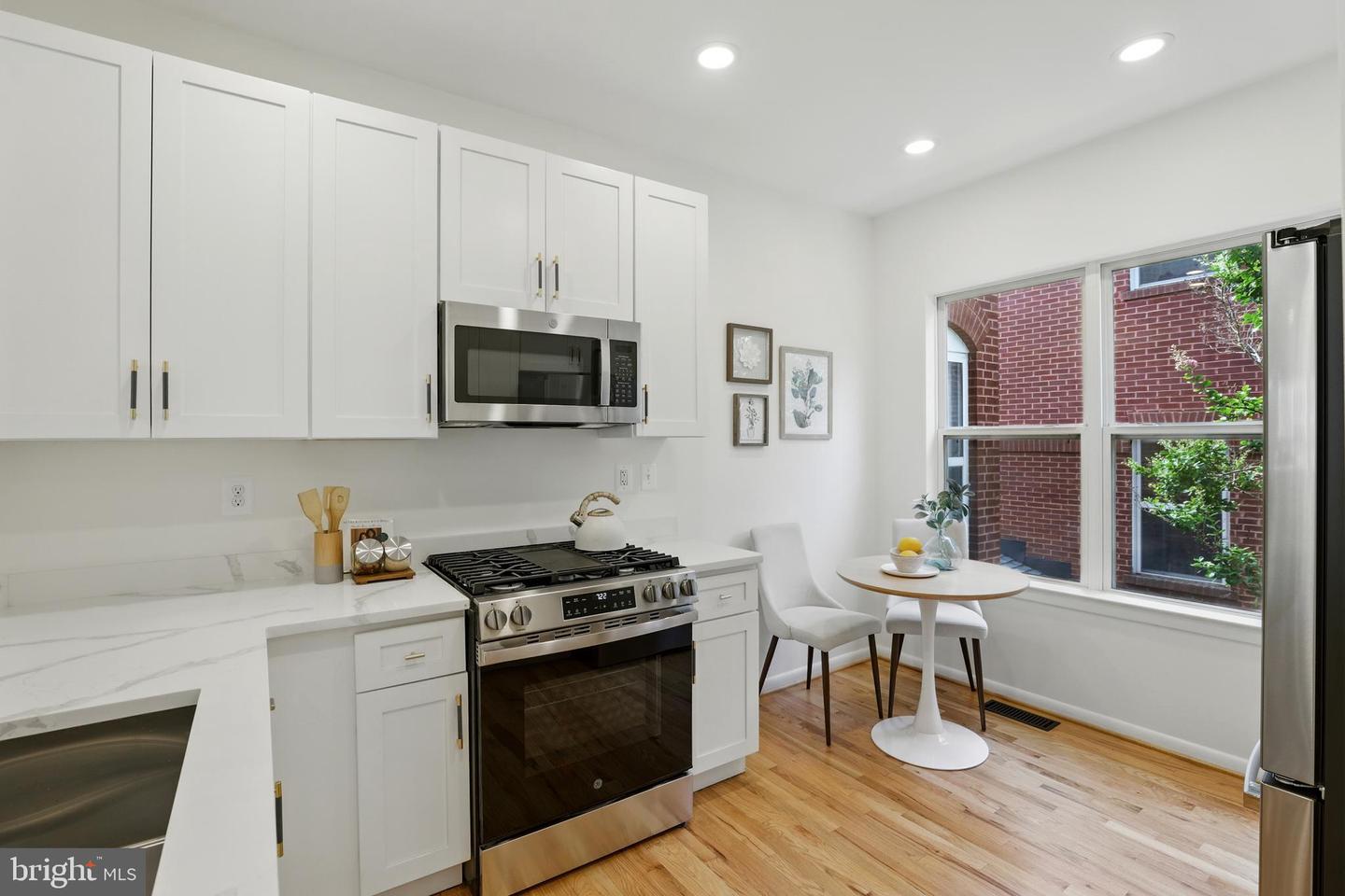 2127 12TH PL NW, WASHINGTON, District Of Columbia 20009, 3 Bedrooms Bedrooms, ,3 BathroomsBathrooms,Residential,For sale,2127 12TH PL NW,DCDC2205352 MLS # DCDC2205352