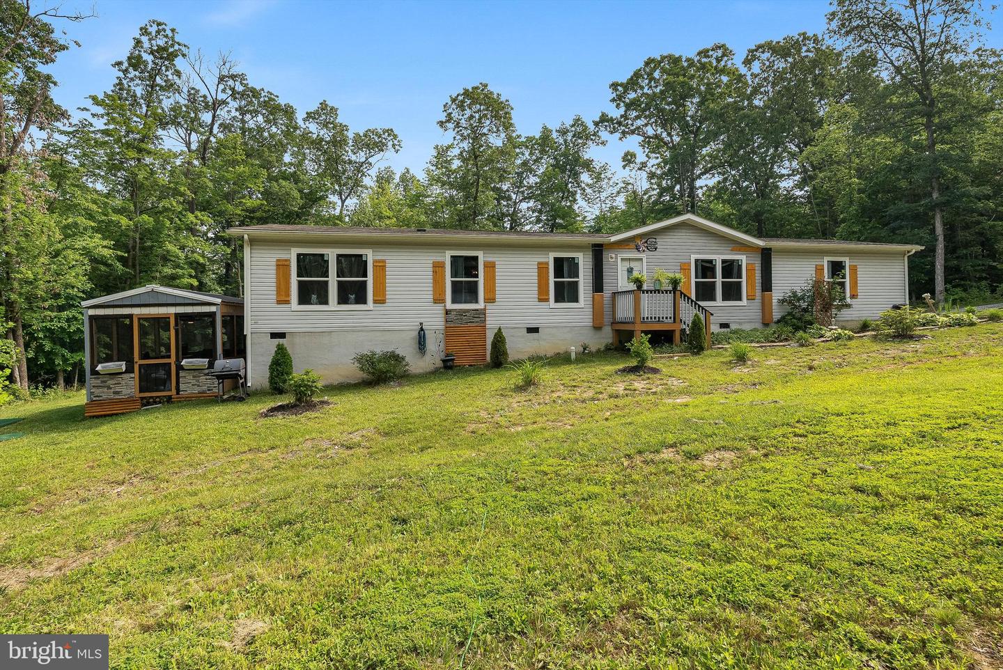2749 E LEE HWY, NEW MARKET, Virginia 22844, 4 Bedrooms Bedrooms, ,2 BathroomsBathrooms,Residential,For sale,2749 E LEE HWY,VASH2011708 MLS # VASH2011708