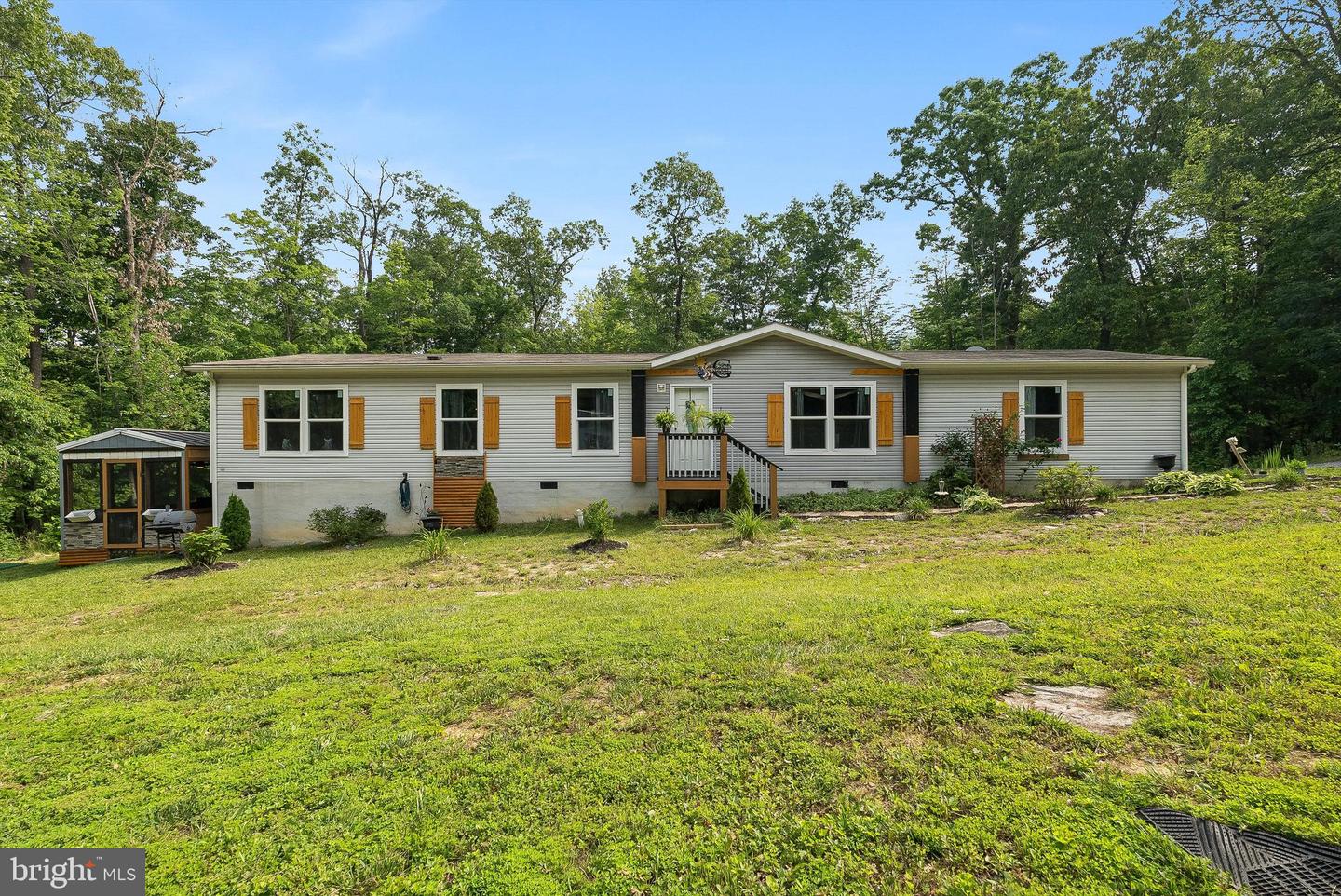2749 E LEE HWY, NEW MARKET, Virginia 22844, 4 Bedrooms Bedrooms, ,2 BathroomsBathrooms,Residential,For sale,2749 E LEE HWY,VASH2011708 MLS # VASH2011708