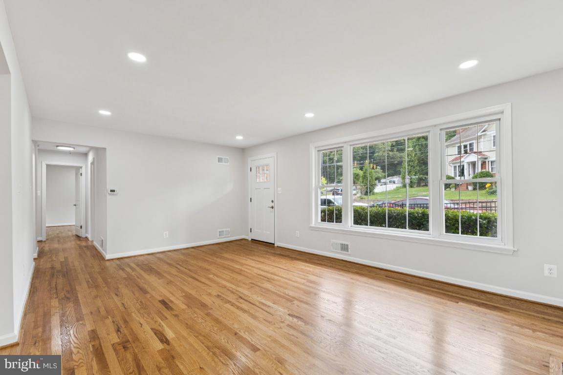 6087 8TH PL N, ARLINGTON, Virginia 22205, 4 Bedrooms Bedrooms, ,3 BathroomsBathrooms,Residential,For sale,6087 8TH PL N,VAAR2059266 MLS # VAAR2059266