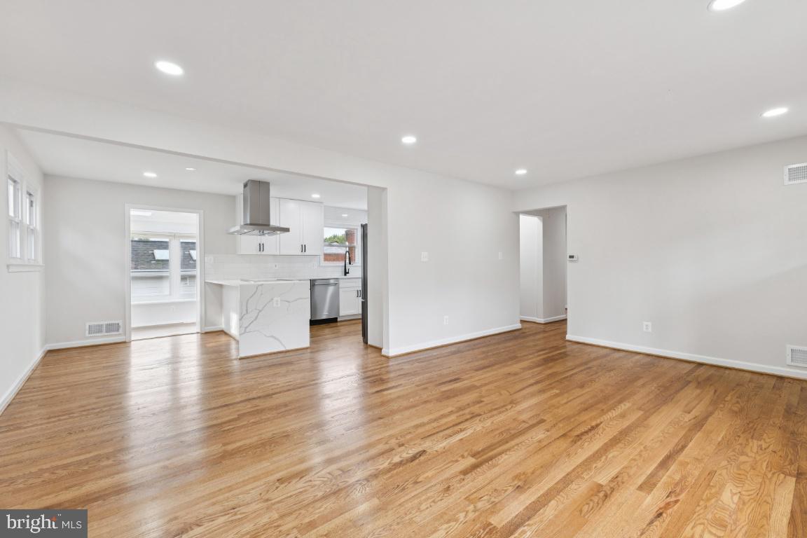 6087 8TH PL N, ARLINGTON, Virginia 22205, 4 Bedrooms Bedrooms, ,3 BathroomsBathrooms,Residential,For sale,6087 8TH PL N,VAAR2059266 MLS # VAAR2059266