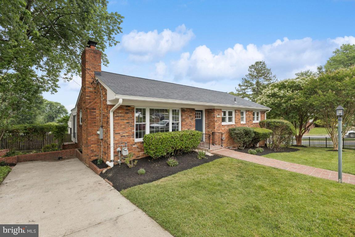 6087 8TH PL N, ARLINGTON, Virginia 22205, 4 Bedrooms Bedrooms, ,3 BathroomsBathrooms,Residential,For sale,6087 8TH PL N,VAAR2059266 MLS # VAAR2059266
